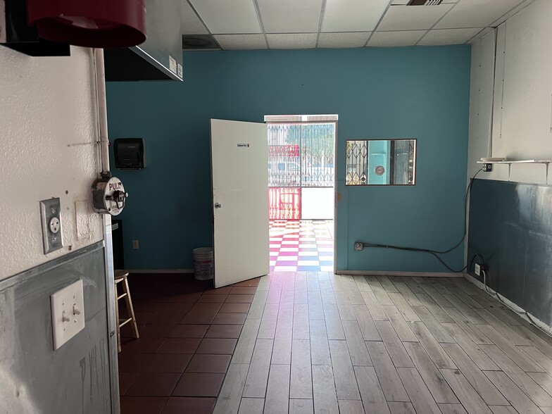 More Photos Of 18625 Sherman Way, Reseda Office For Lease