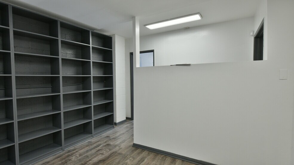 More Photos Of 900 W Hyde Park Blvd, Inglewood Warehouse For Lease