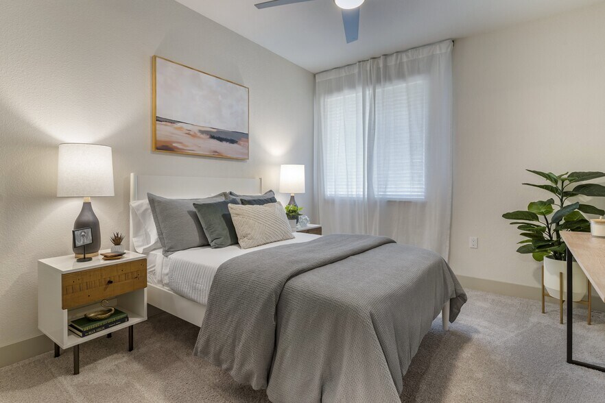 More Photos Of 1375-1411 Sycamore Ave, Hercules Unknown For Lease