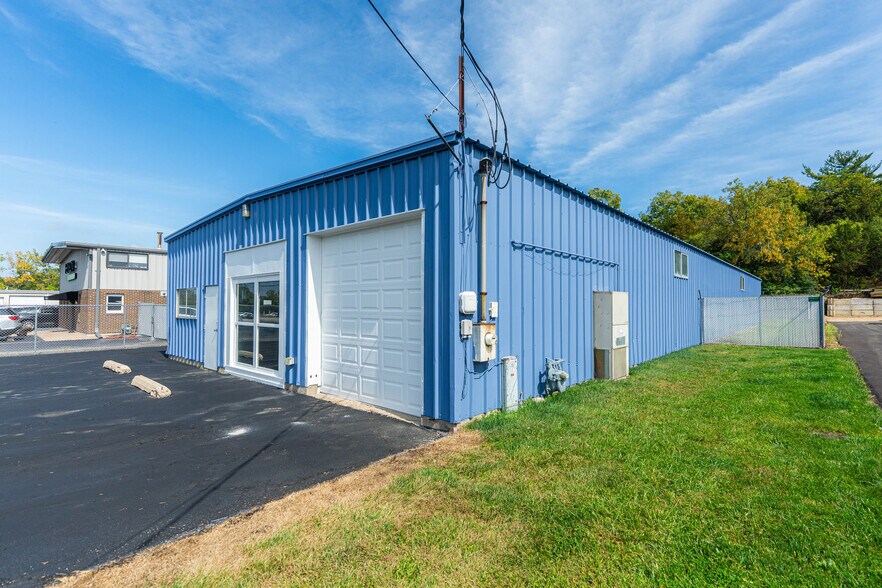 More Photos Of 560 S River St, Batavia Warehouse For Sale