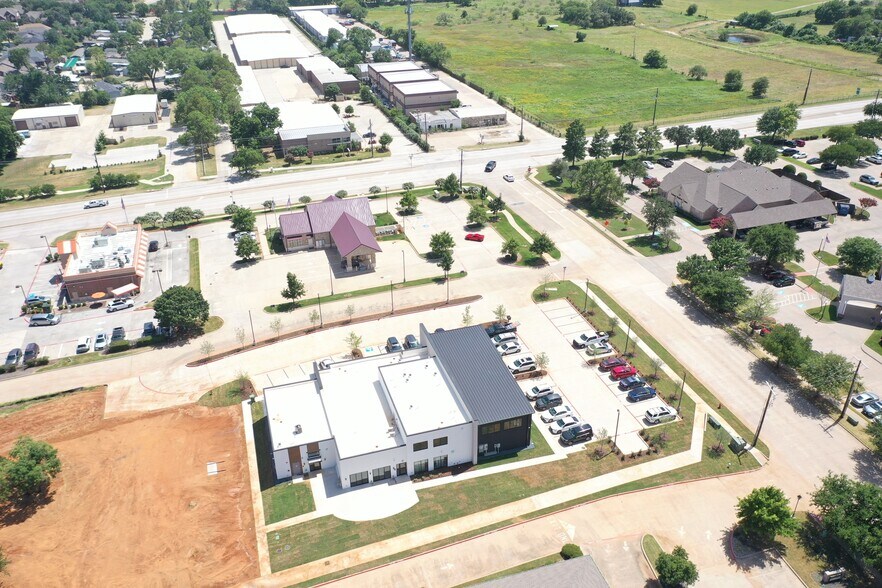 More Photos Of 113 Barnett Dr, Highland Village Office For Lease