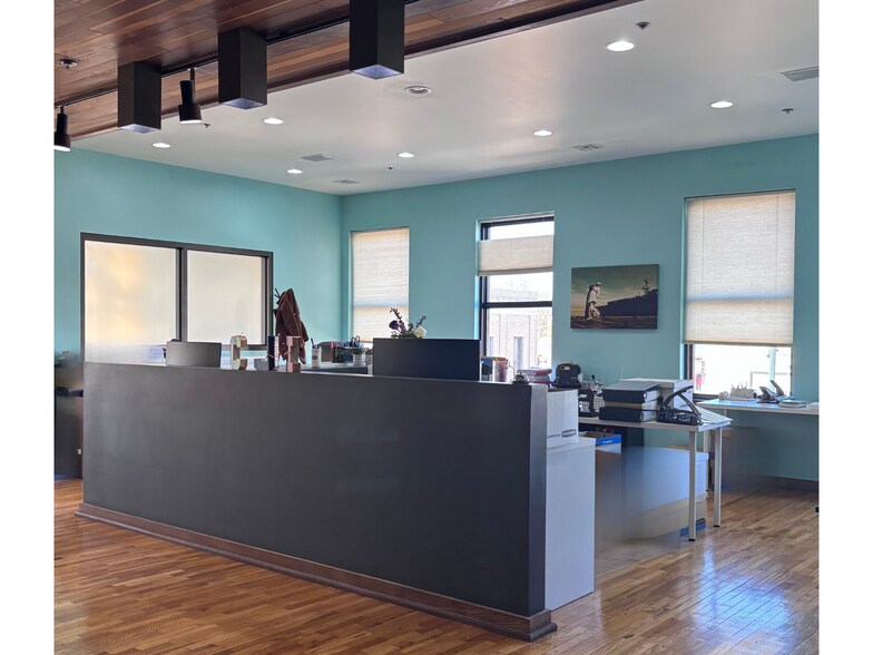 More Photos Of 121 S 4th St, Manhattan General Retail For Lease