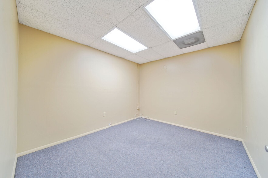 More Photos Of 25 E 4th St, Hialeah Office For Lease