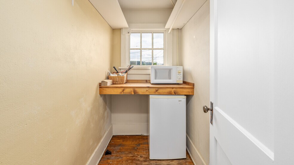 More Photos Of 212 E Margaret St, Iron Mountain Office For Sale