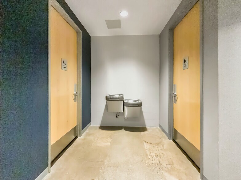 More Photos Of 730 Las Vegas Blvd, Las Vegas Office For Sale