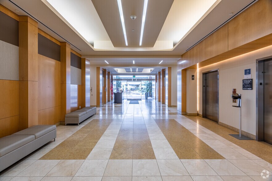 More Photos Of 9655 Granite Ridge Dr, San Diego Unknown For Lease