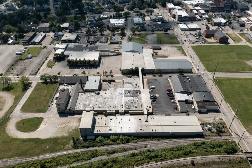 More Photos Of 246 E 4th St, Ashland Light Distribution For Lease