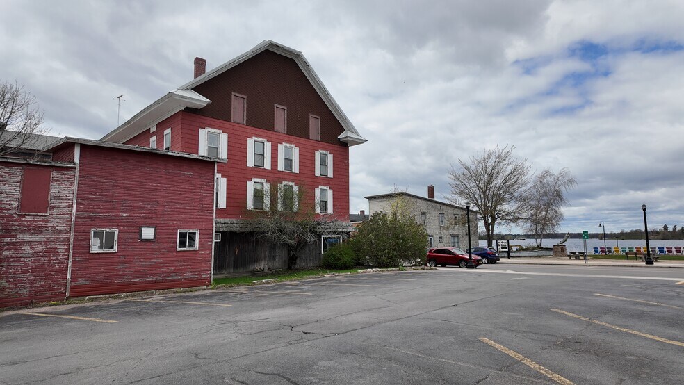 More Photos Of 335 Riverside Dr, Clayton Hotel For Lease