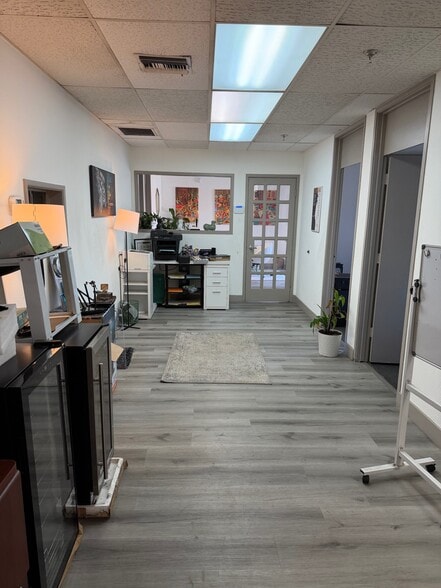 More Photos Of 20218-20220 S Hamilton Ave, Torrance Showroom For Lease