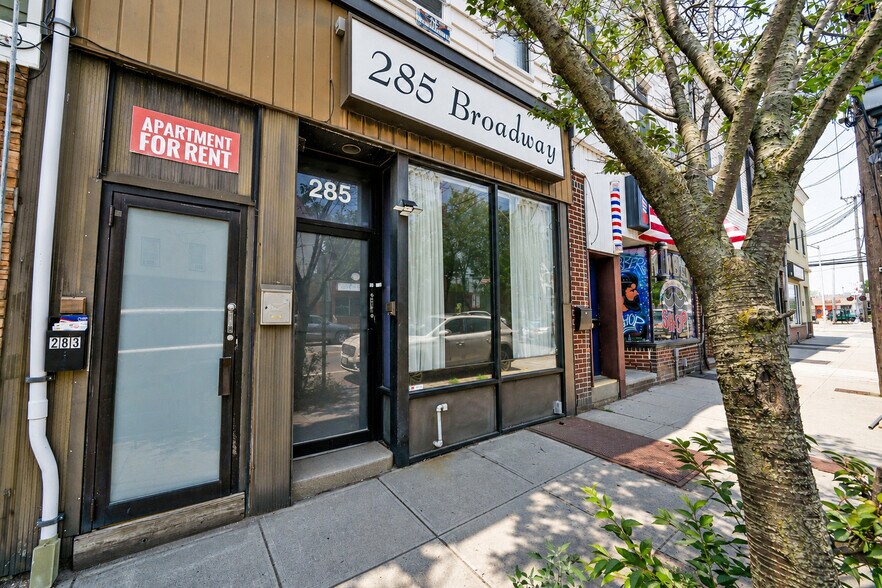 More Photos Of 283-285 Broadway, Bethpage Storefront Retail Office For Lease