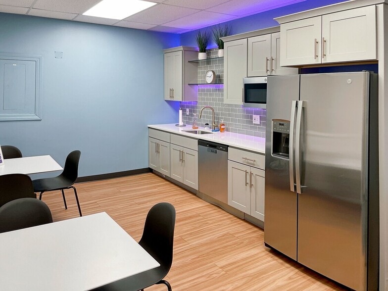 More Photos Of 1037-1045 Elm St, Manchester Coworking Space