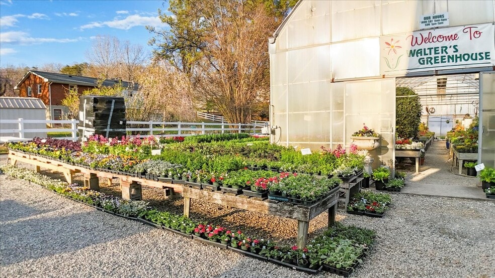 More Photos Of 1356 Coopers Cove Rd, Hardy Specialty For Sale