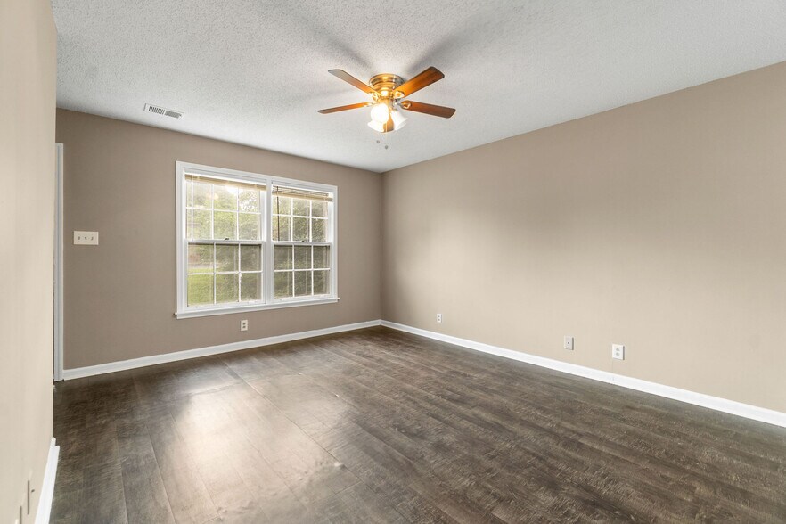 More Photos Of 279B Harrier ct, Clarksville Apartments For Sale