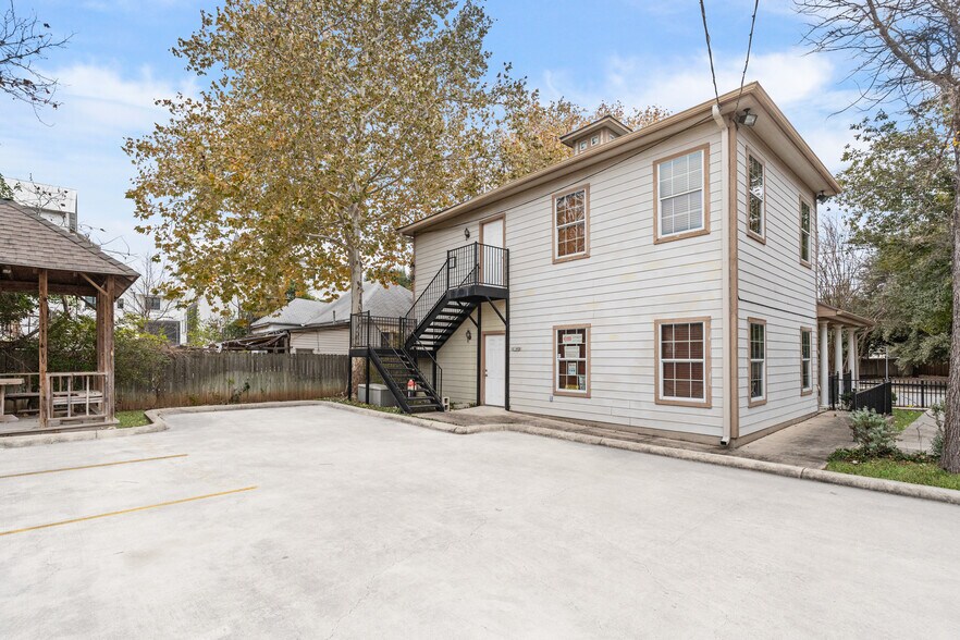 More Photos Of 1218 S Presa St, San Antonio Office Residential For Lease