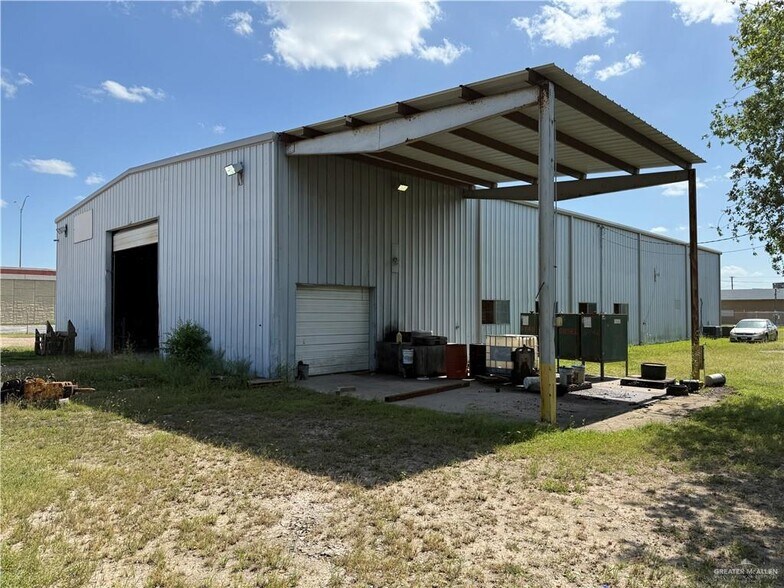 More Photos Of 110 E Expressway 83, La Feria Warehouse For Sale