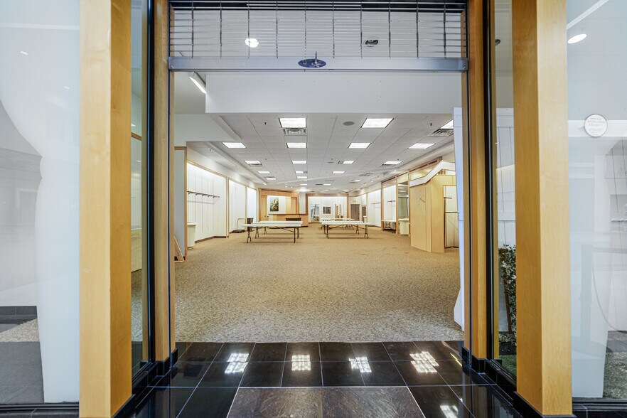 More Photos Of 2209 Richland Mall, Mansfield Unknown For Sale