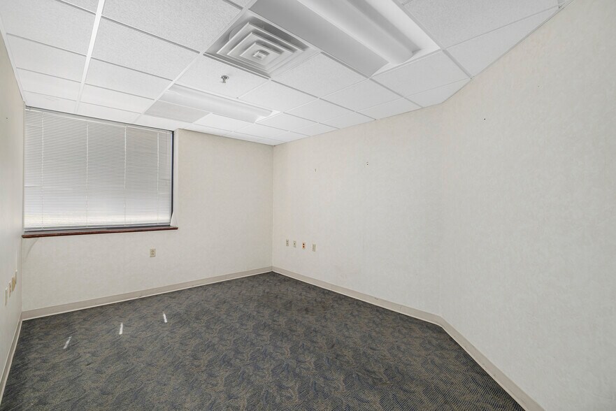 More Photos Of 999 S Broadway, East Providence Medical For Lease