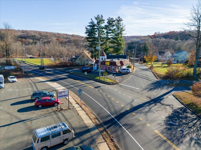 More Photos Of 166 S Riverside Ave, Pequabuck Freestanding For Sale