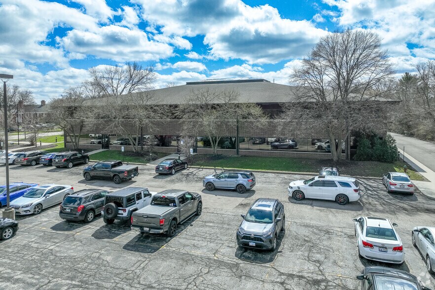 More Photos Of 500 Coventry Ln, Crystal Lake Office For Lease