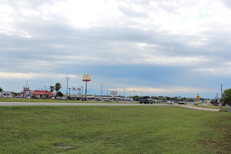 More Photos Of 531 10th St, Floresville Land For Sale