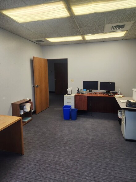More Photos Of 3995 Hagers Grove Rd Se, Salem Office Residential For Lease