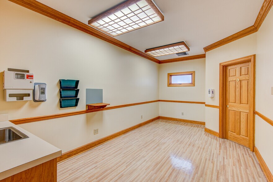 More Photos Of 166 Doctors Dr, Boone Medical For Lease
