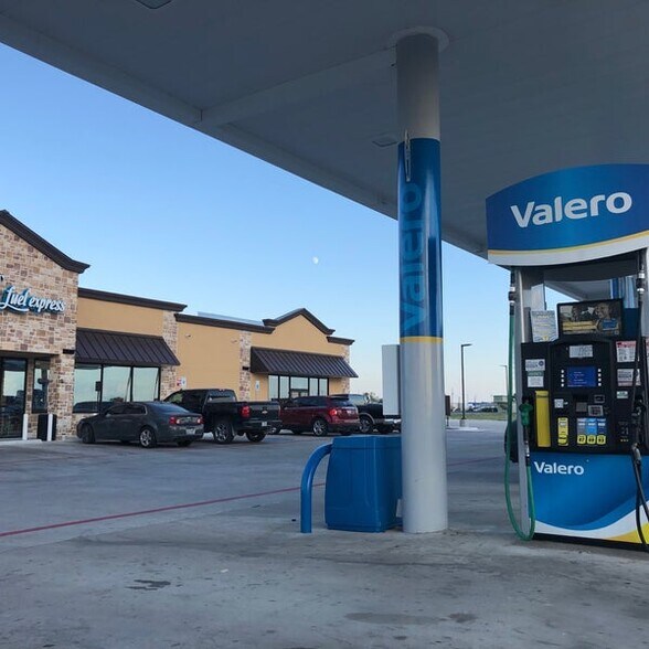 More Photos Of 2207 W San Antonio St, Lockhart Land For Sale