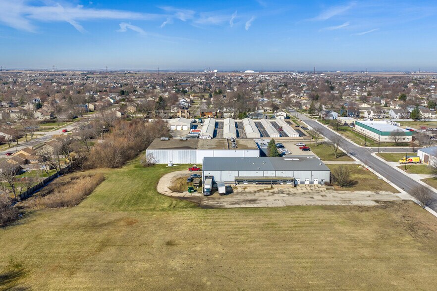 More Photos Of 1005 Geneva St, Shorewood Warehouse For Sale