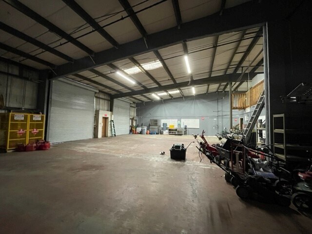 More Photos Of 1109 25th St, West Palm Beach Light Distribution For Lease