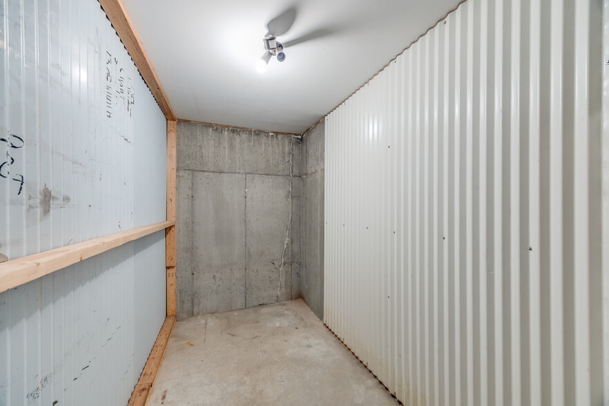 More Photos Of 438 Walnut St, Lawrenceburg Self Storage For Sale