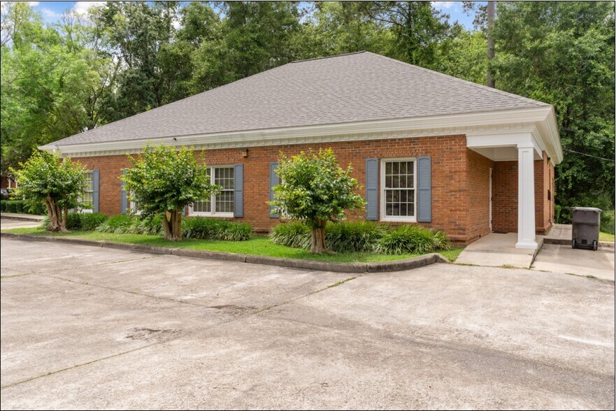 Primary Photo Of 2632 Mitcham Dr, Tallahassee Medical For Lease