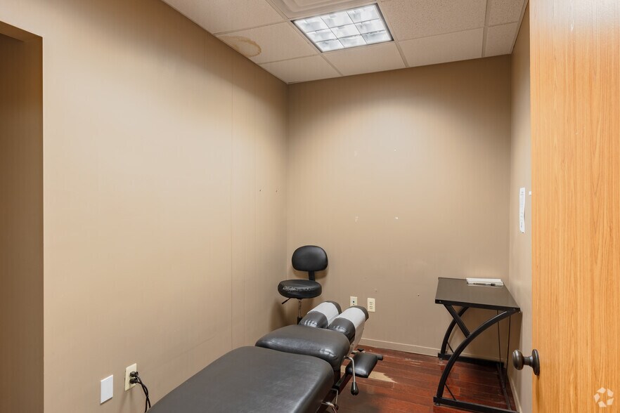 More Photos Of 27253 Van Dyke Ave, Warren Medical For Lease