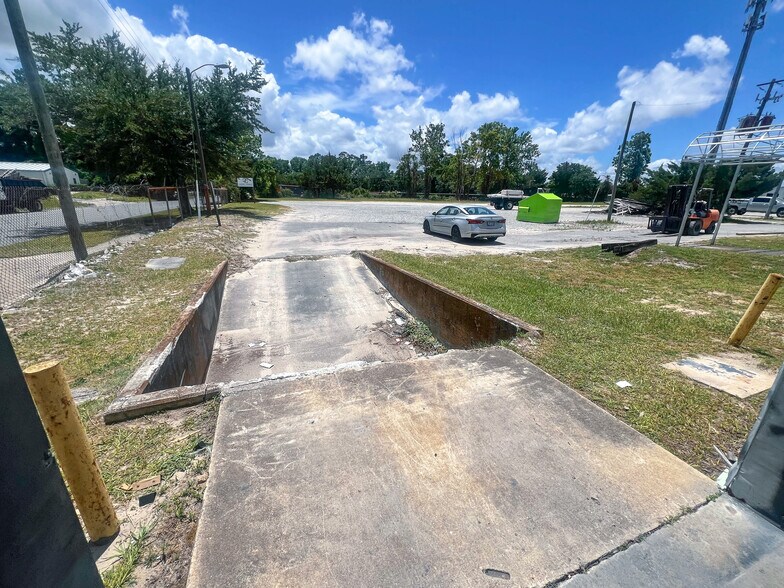 More Photos Of 1290 15th St, Wilmington Warehouse For Lease