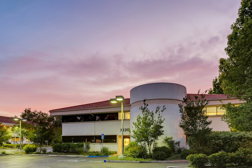 More Photos Of 1220 La Venta Dr, Westlake Village Medical For Lease