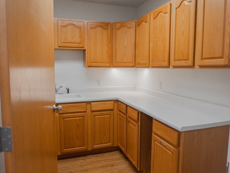 More Photos Of 1604 2nd Ave, Council Bluffs Office For Sale