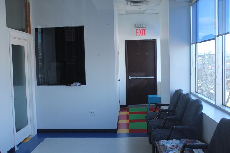 More Photos Of 34-27 Steinway St, Astoria Office For Lease