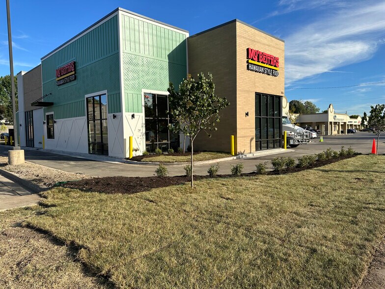 More Photos Of 806 N 7 Hwy, Blue Springs Fast Food For Sale