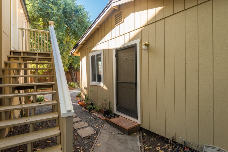 More Photos Of 811 Davis St, Santa Rosa Apartments For Sale