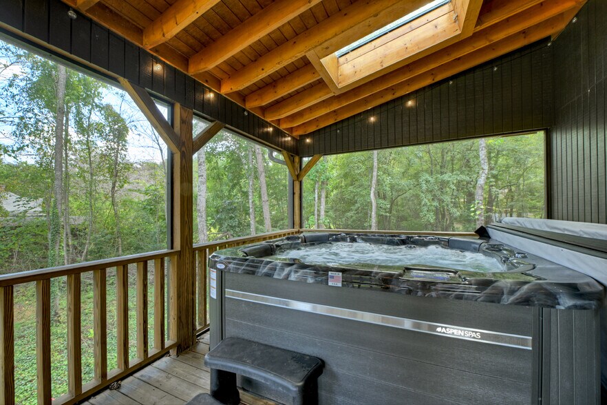 More Photos Of 77 Alpine Way, Blairsville Hotel For Sale