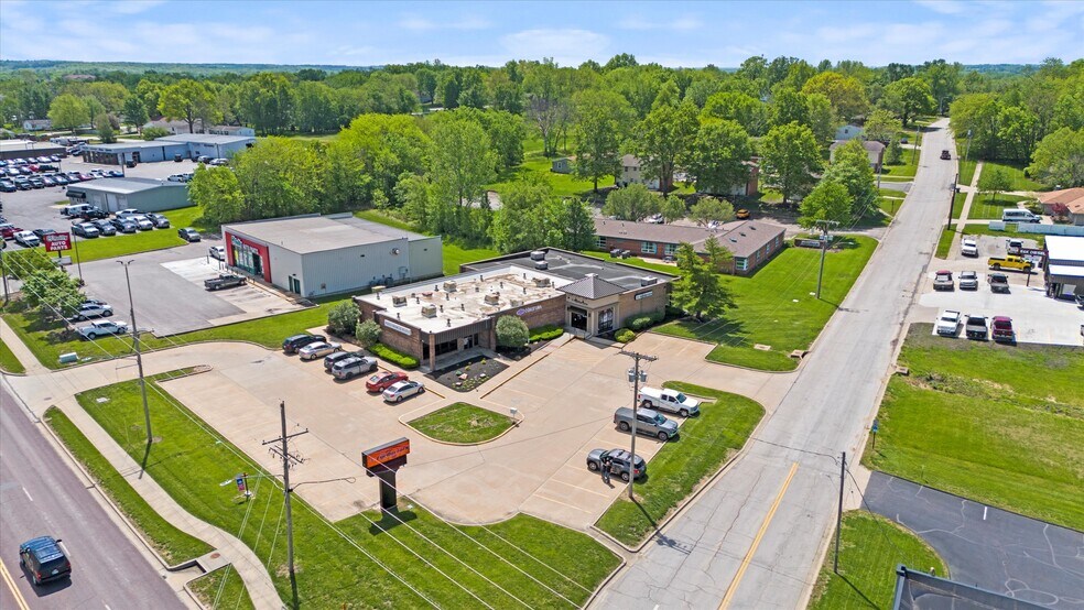 More Photos Of 705 Baptiste Dr, Paola Medical For Lease