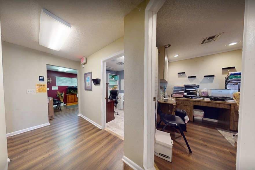More Photos Of 2103 S McCall Rd, Englewood Office For Sale