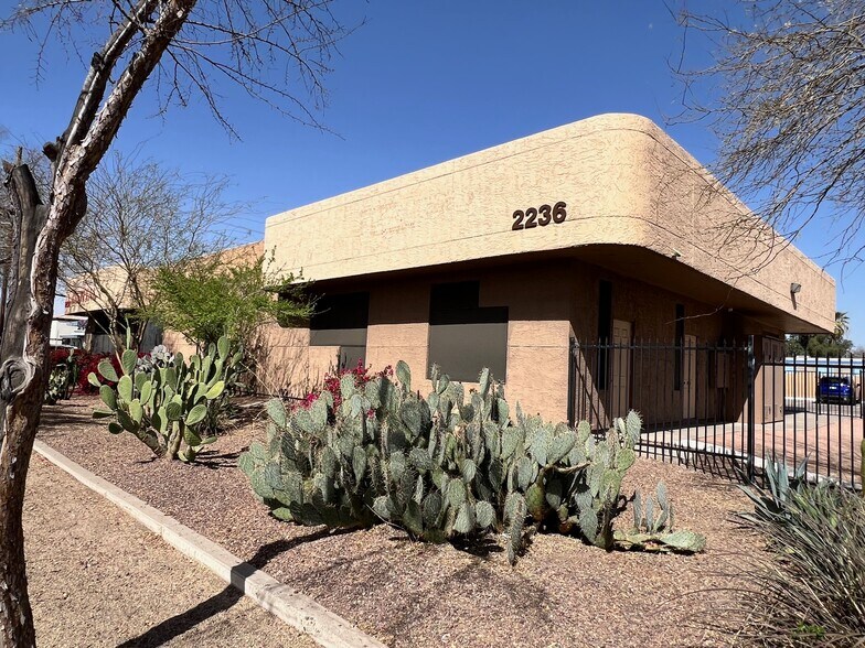 More Photos Of 2236 W Bethany Home Rd, Phoenix Medical For Lease