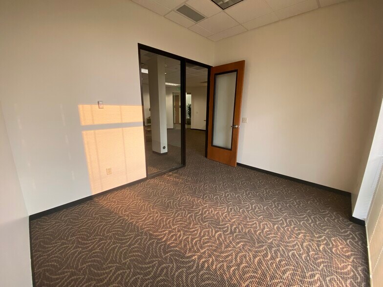 More Photos Of 533 E Riverside Dr, Eagle Office Residential For Lease