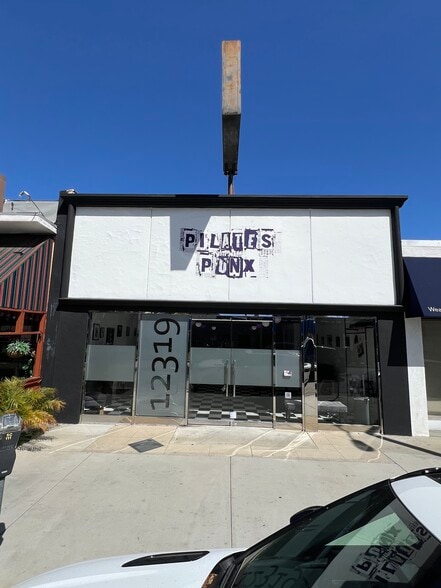 Primary Photo Of 12319 Ventura Blvd, Studio City Storefront For Lease
