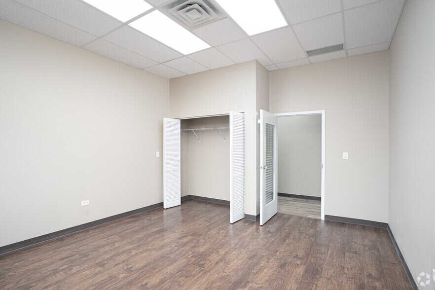 More Photos Of 3420 Lacrosse Ln, Naperville Coworking Space