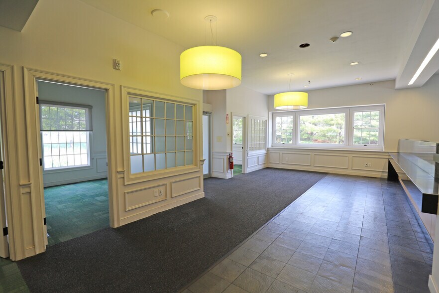 More Photos Of 2 Barlows Landing Rd, Pocasset Bank For Lease