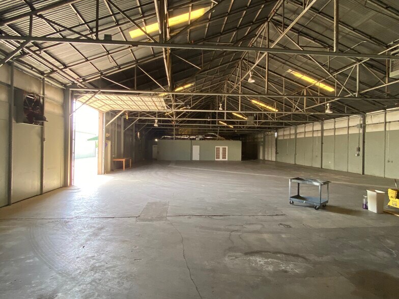More Photos Of 2430 W Main St, Grand Prairie Warehouse For Lease