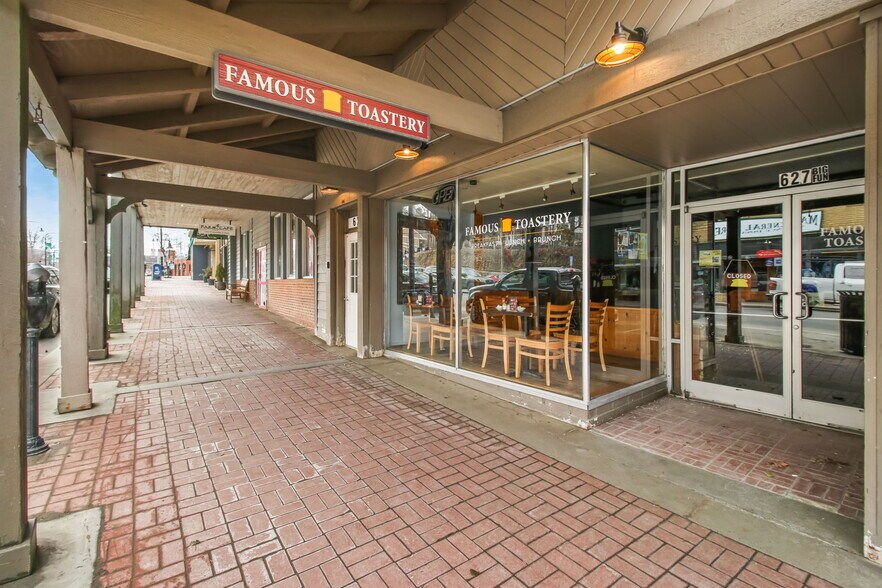 More Photos Of 627 W King St, Boone Restaurant For Lease