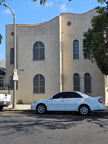 More Photos Of 2026 W 30th St, Los Angeles Apartments For Sale