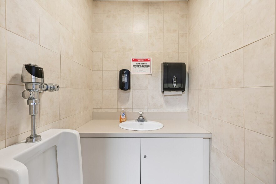 More Photos Of 2595 Yardville Hamilton Square Rd, Hamilton Office For Sale